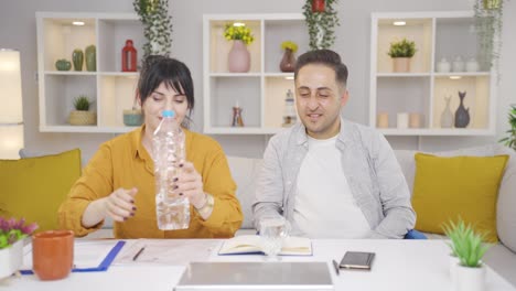A-couple-drinking-water-together.